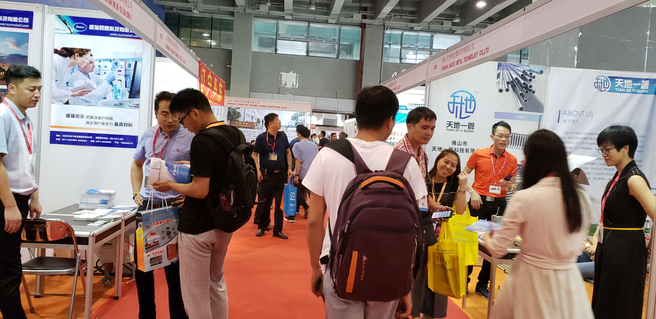 15通道管材人多.jpg